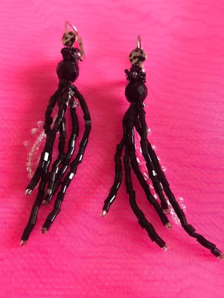 Boucles d’oreilles dormeuses, perles en cristal, verres noires et transparentes