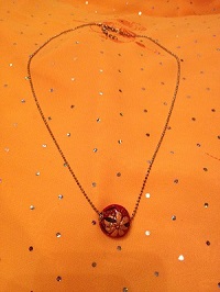 Collier boule cuir