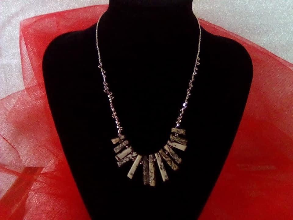 Collier Jaspe dalmatien et perles verre rocailles