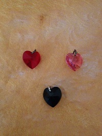 Pendentif coeur swarovski noir, rose ou rouge (prix à l'unité)