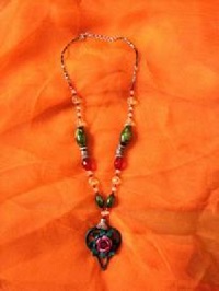 Collier coeur métal vert style ancien
