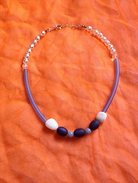 Collier perles blanche satiné perles poli pierre gemme angelite tube pvc