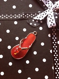 Pendentif tong rouge